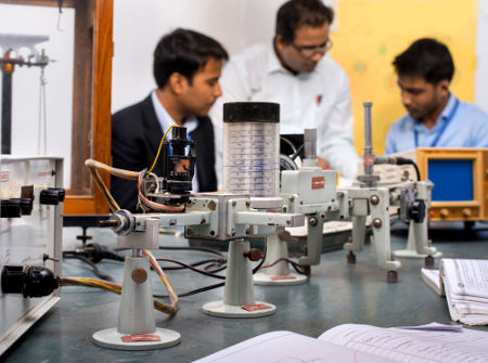 Top 10 Diploma college for Medical Laboratory Technology in Delhi
